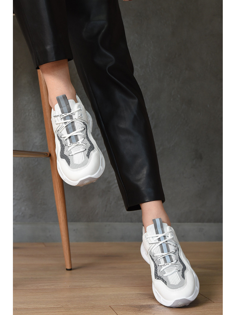 Кросівки жіночі білого кольору з сірими вставками на шнурівці 1-1 152993C