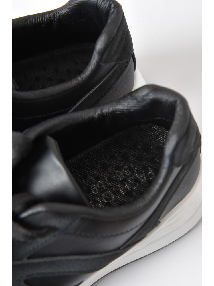 Кроссовки женские черного цвета на шнуровке 186-159 165956C