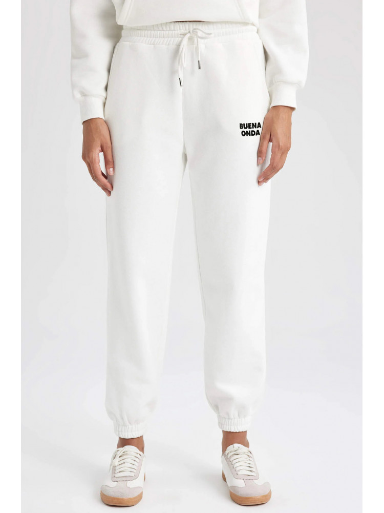 Спортивные штаны женские белого  цвета 178827C