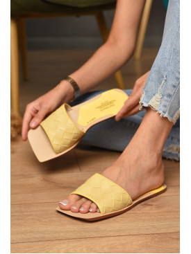 Шльопанці жіночі жовтого кольору 305-32 204528C