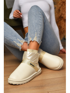 Уггі жіночі на хутрі білого кольору Д-13 205590C