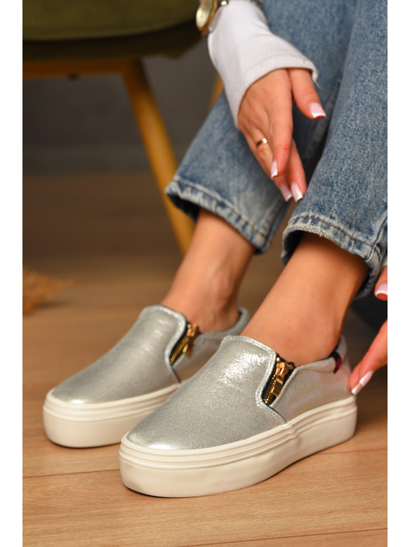 Сліпони жіночі сріблястого кольору 1560302 207433C