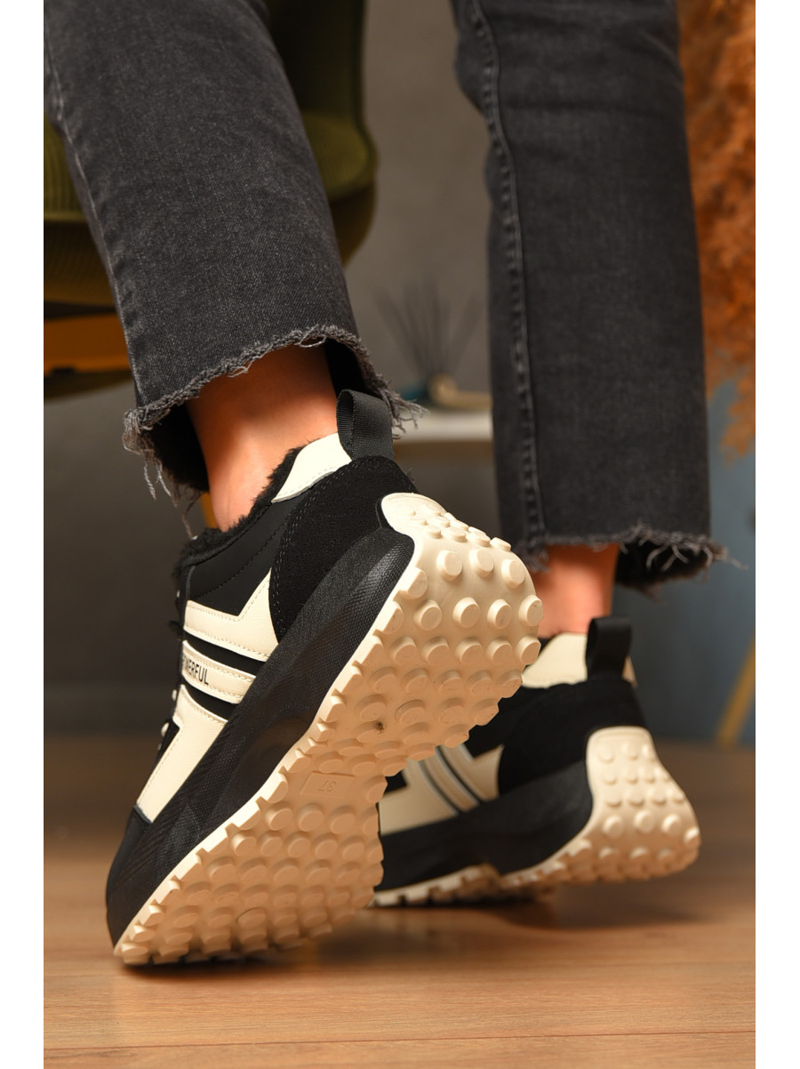 Кроссовки женские зимние черного цвета на шнуровке х558-1 207625C