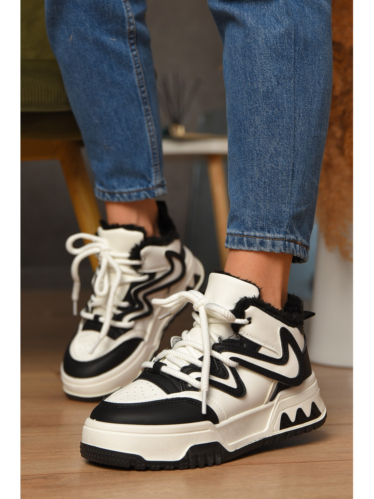 Кросівки жіночі біло-чорного кольору на хутрі К906 207643C