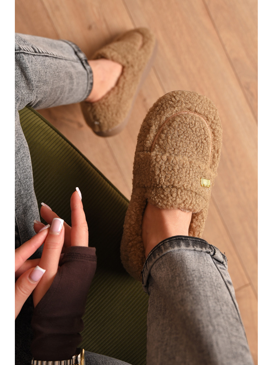 Домашние тапочки женские на меху бежевого цвета 10240 208064C