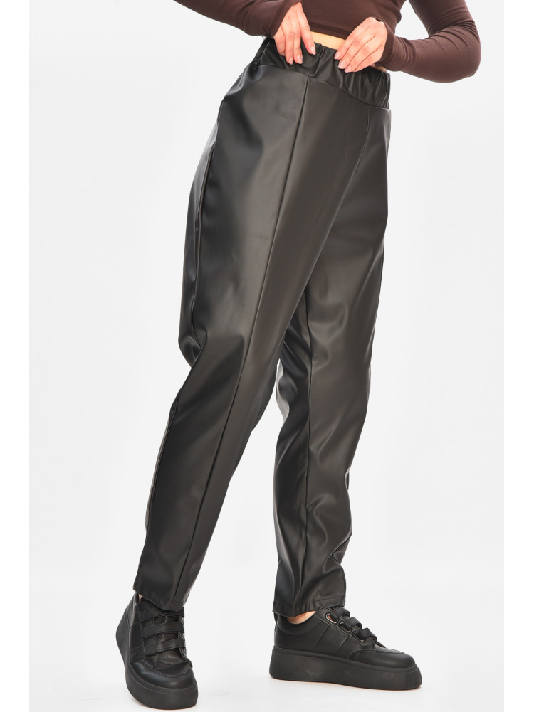 Штани жіночі однотонні еко шкіра чорного кольору 208149C