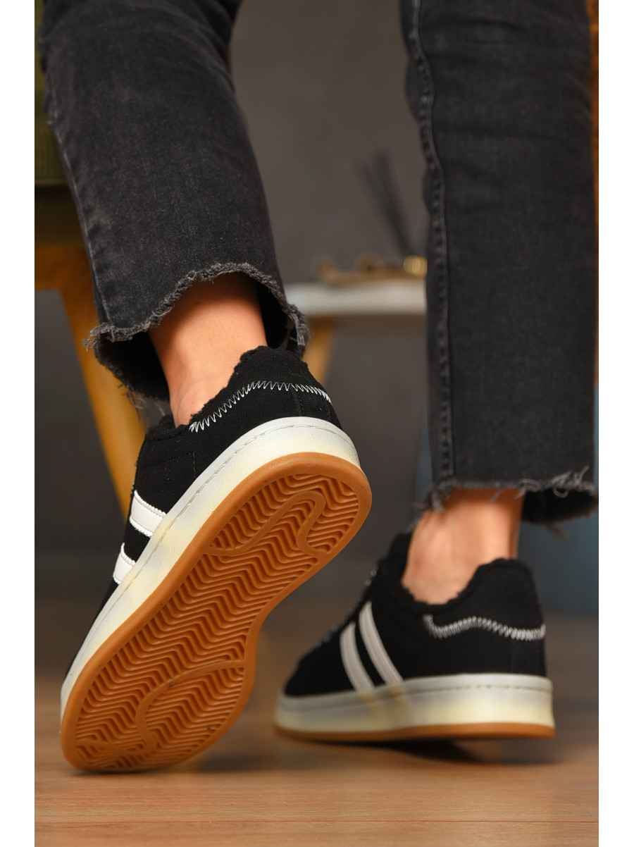 Кросівки жіночі зима чорного кольору на хутрі 670-11 208228C