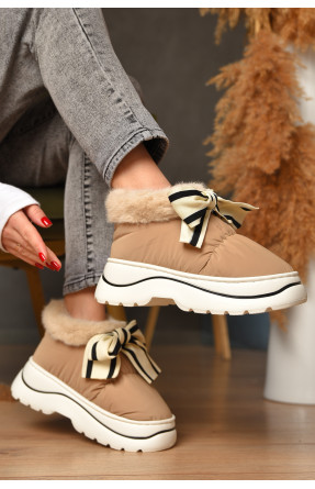 Уггі жіночі на хутрі бежевого кольору 16-2 208261C Уггі жіночі на хутрі бежевого кольору 16-2 208261C