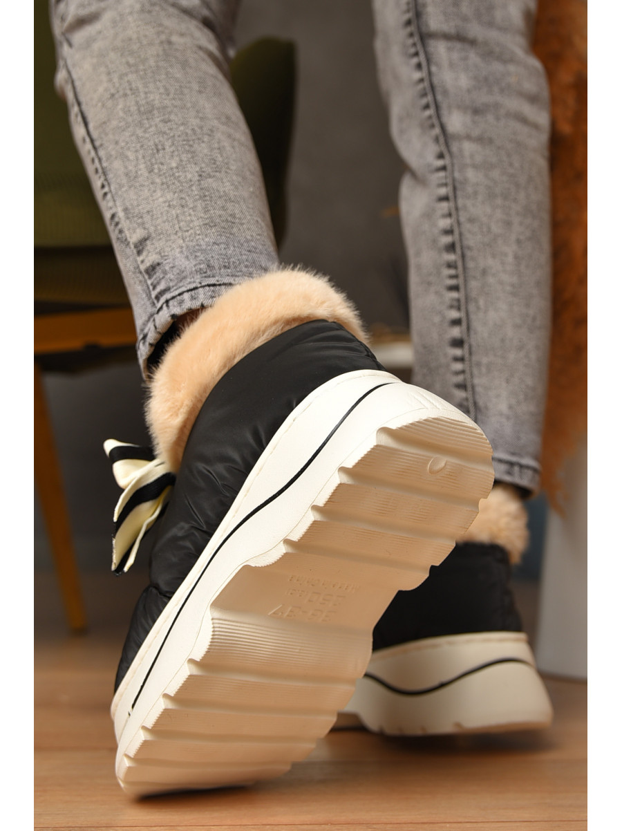 Уггі жіночі на хутрі чорного кольору 16-1 208292C