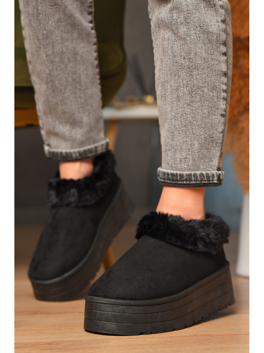 Уггі жіночі на хутрі чорного кольору М 166 208349C