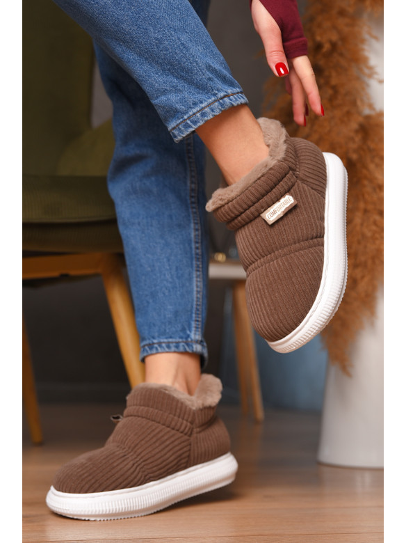 Домашні капці жіночі на хутрі коричневого кольору 885-2 208365C