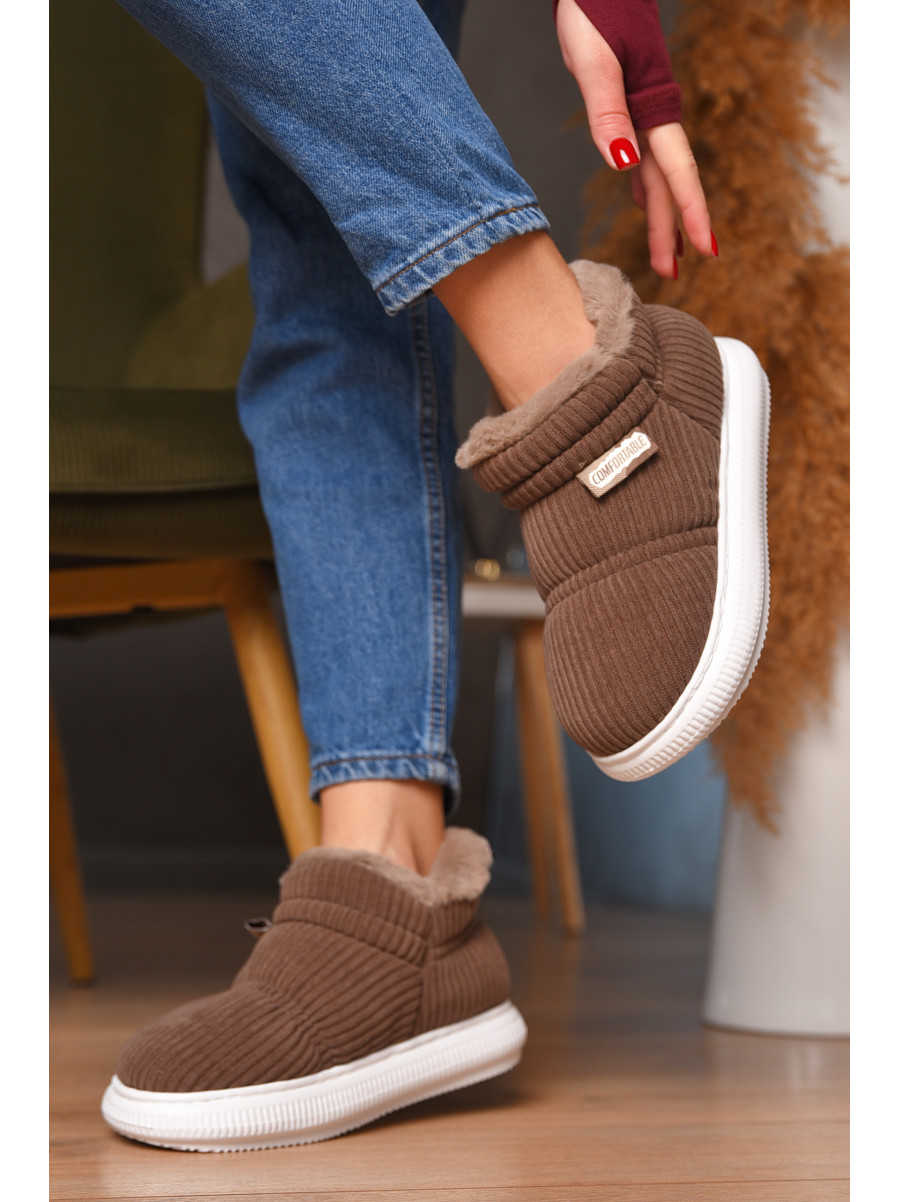 Домашні капці жіночі на хутрі коричневого кольору 885-2 208365C