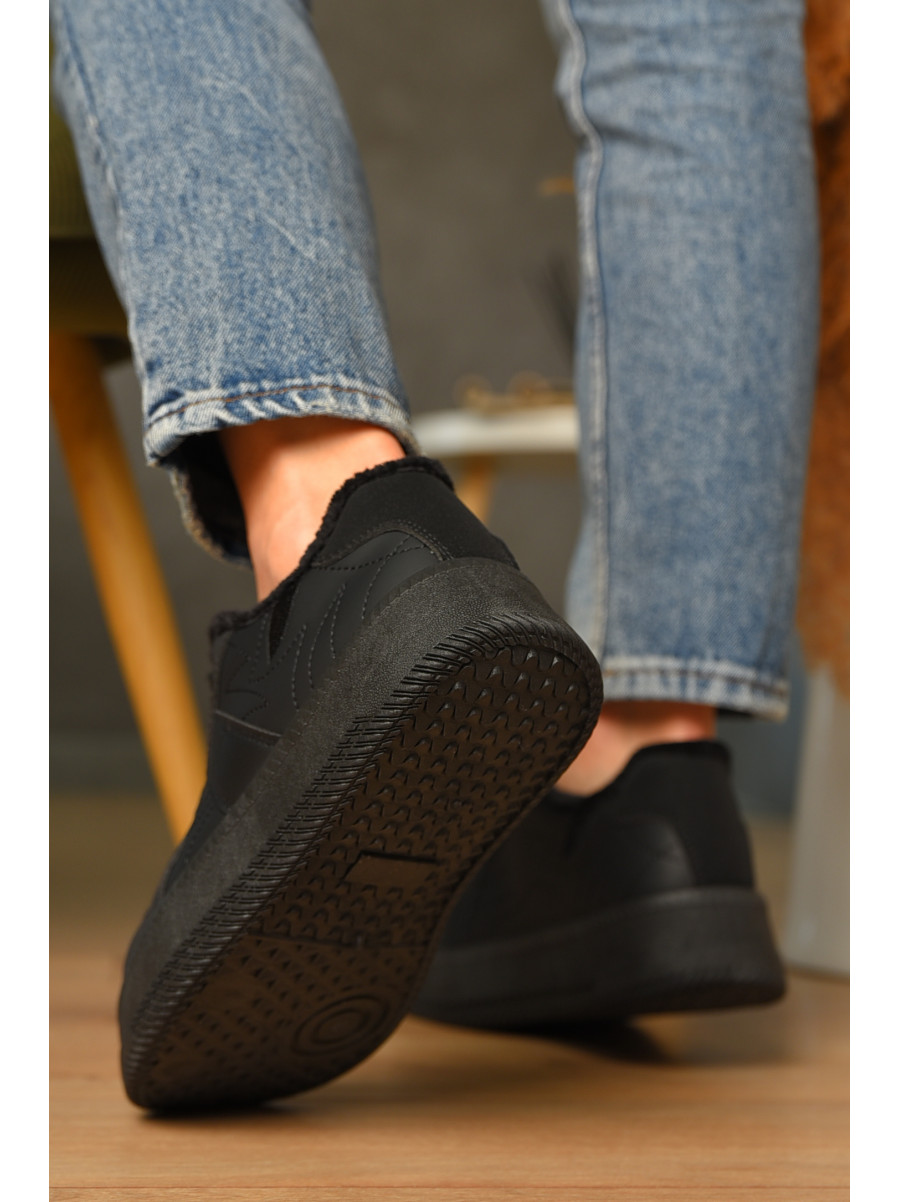 Кросівки жіночі демісезонні чорного кольору 777-2630 208390C