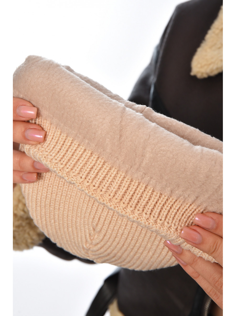 Шапка женская на флисе бежевого цвета 208474C