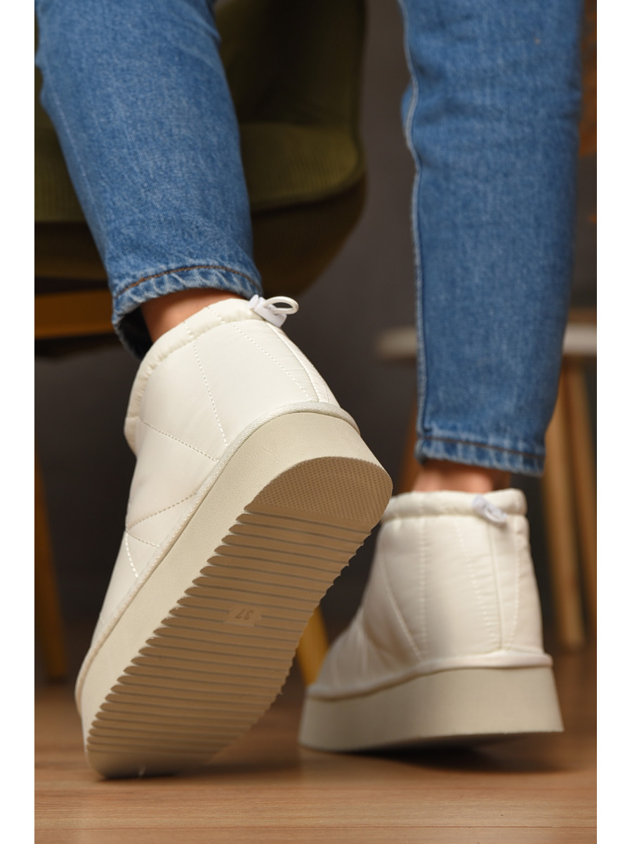 Угги женские на меху белого цвета А808-23 208519C