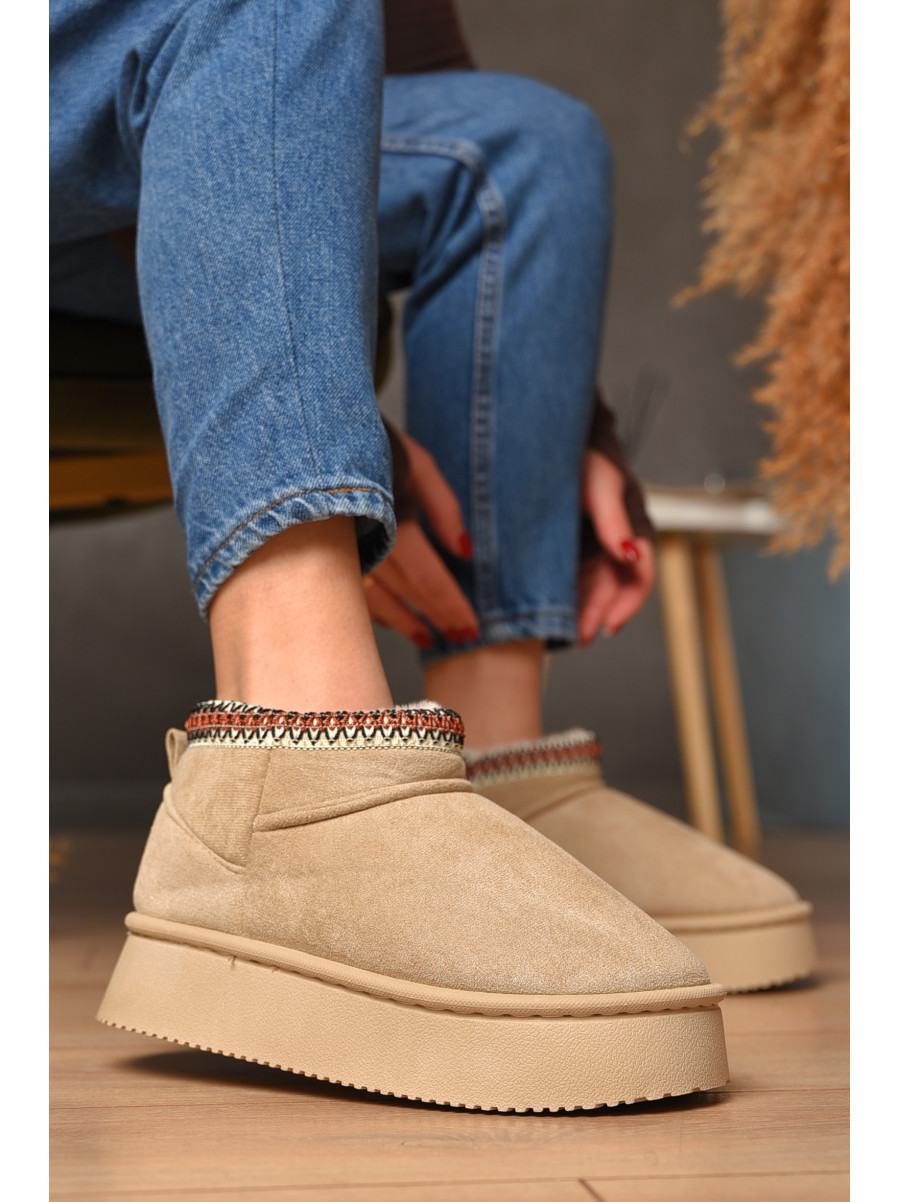 Угги женские на меху бежевого цвета GP19В 208746C