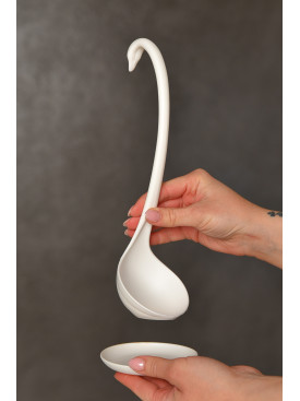 Половник кухонный с подставкой белого цвета 209086C