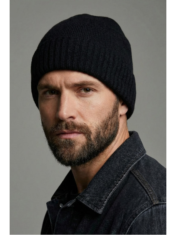 Шапка мужская однотонная на флисе черного цвета 209583C