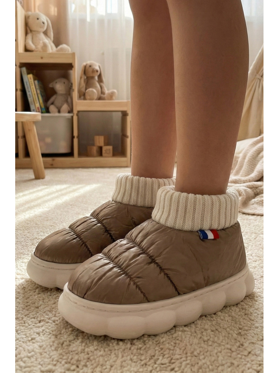 Капці домашні дитячі світло-коричневого кольору JH2310 209949C