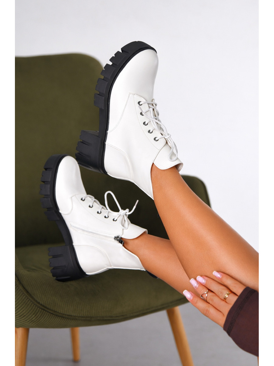 Ботинки женские демисезонные белого цвета M25-3 209972C