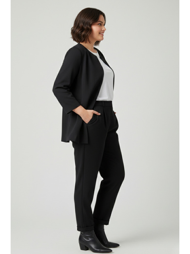 Костюм женский полубатальный черного цвета 210087C