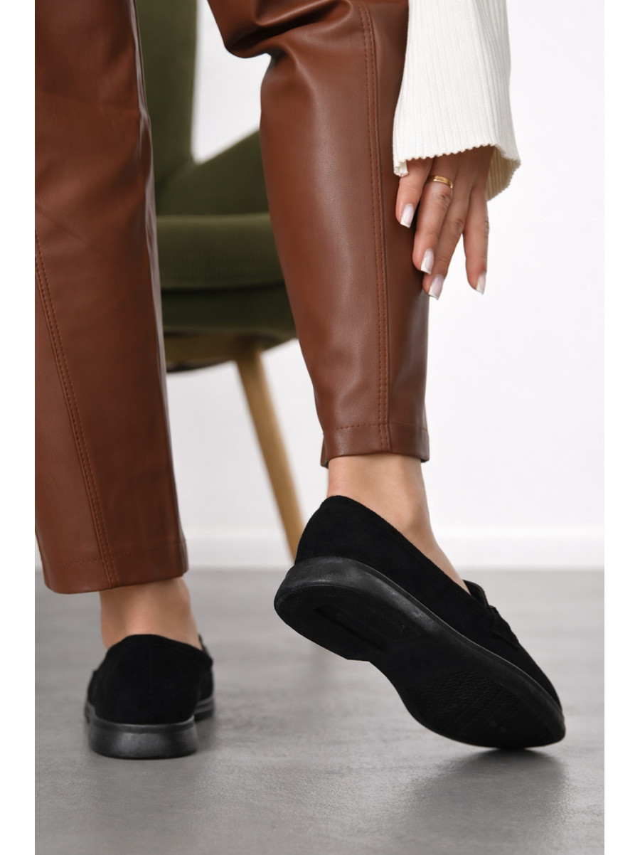 Туфли-лоферы женские черного цвета JН2110-1 210133C