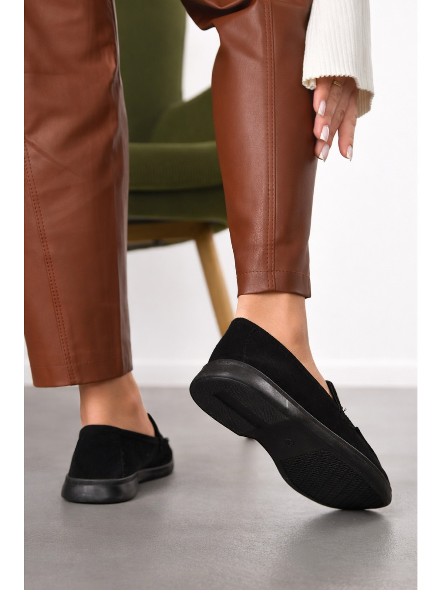 Туфли-лоферы женские черного цвета JН2103-1 210134C