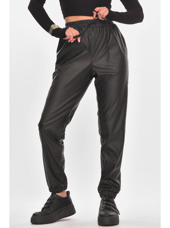 Штани жіночі з еко-шкіри однотонні чорного кольору 0084 210160C