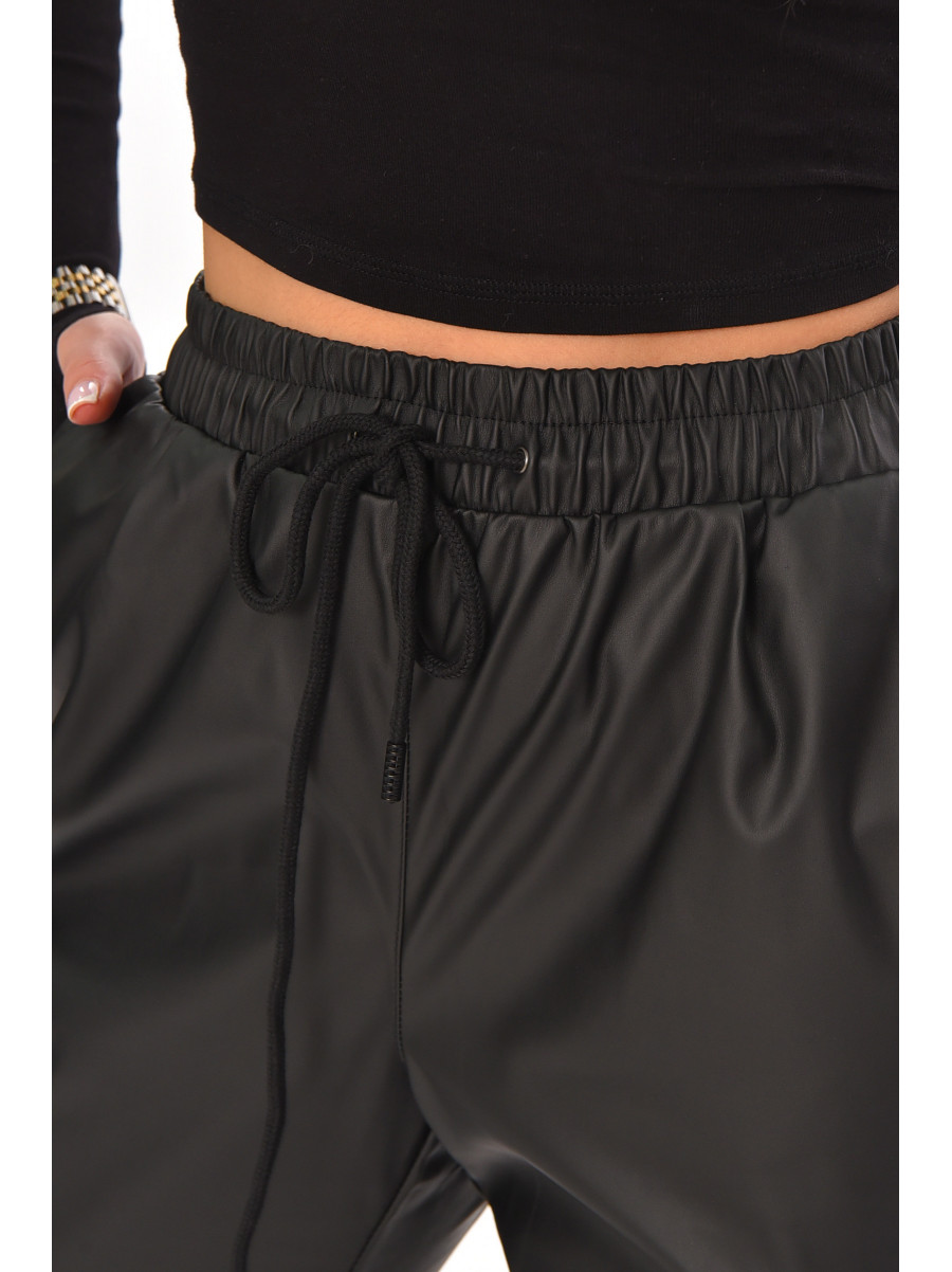 Штани жіночі з еко-шкіри однотонні чорного кольору 0084 210160C