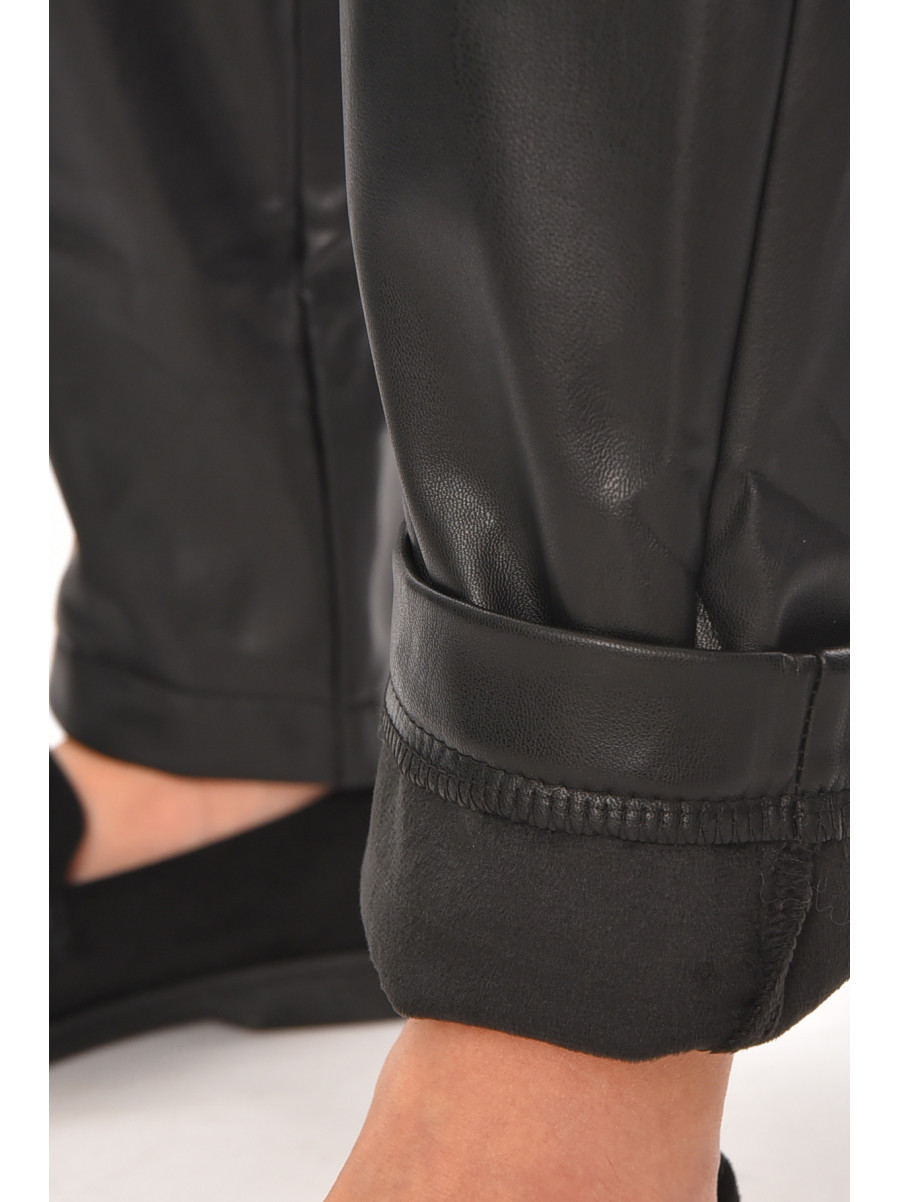 Штаны женские с эко-кожи утепленные черного цвета 0088 210161C