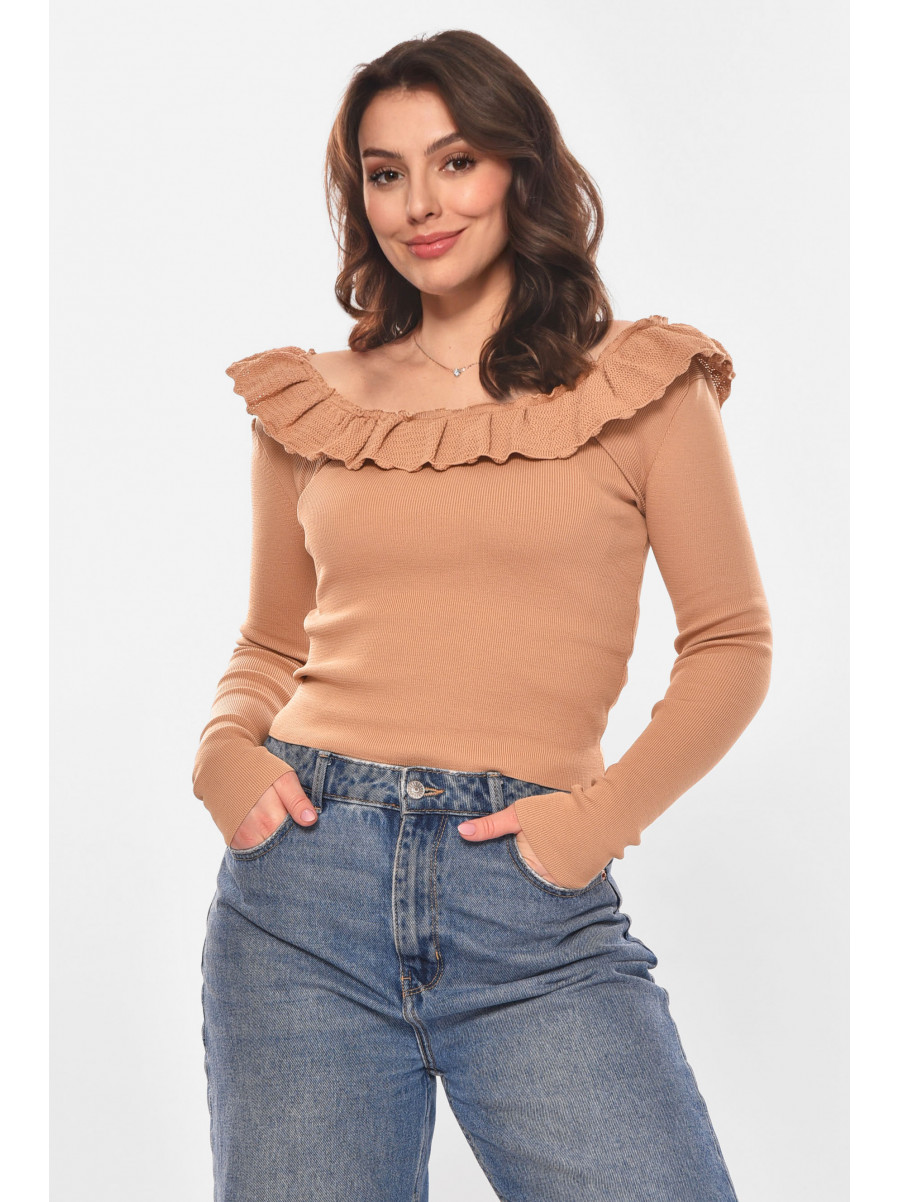 Кофта женская с рюшами однотонная бежевого цвета 7142 210186C
