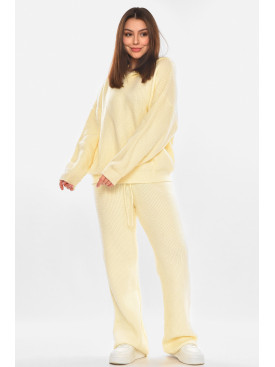 Костюм жіночий однотонний молочного кольору 858 210422C