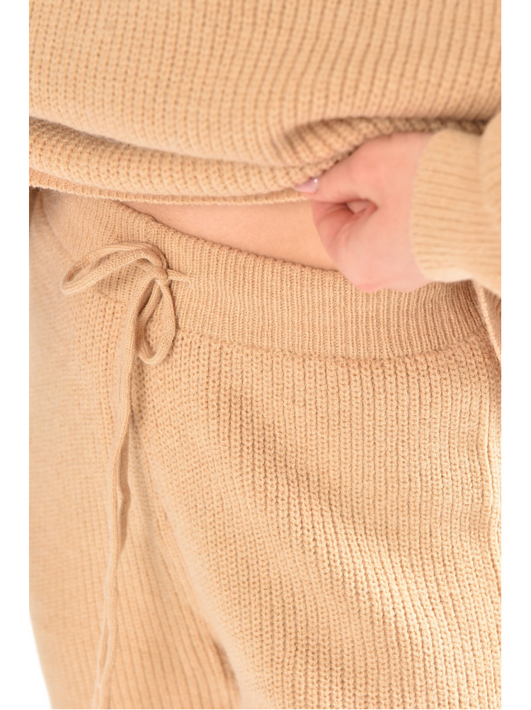 Костюм женский однотонный бежевого цвета 858 210423C