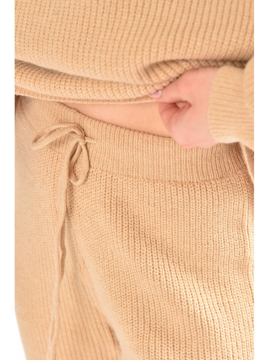 Костюм женский однотонный бежевого цвета 858 210423C