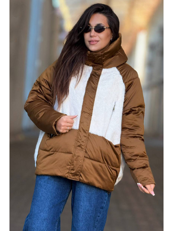 Куртка женская бежевого цвета с эко мехом 1092 210528C