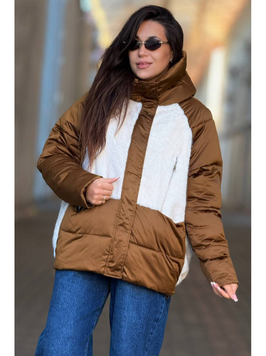 Куртка женская бежевого цвета с эко мехом 1092 210528C