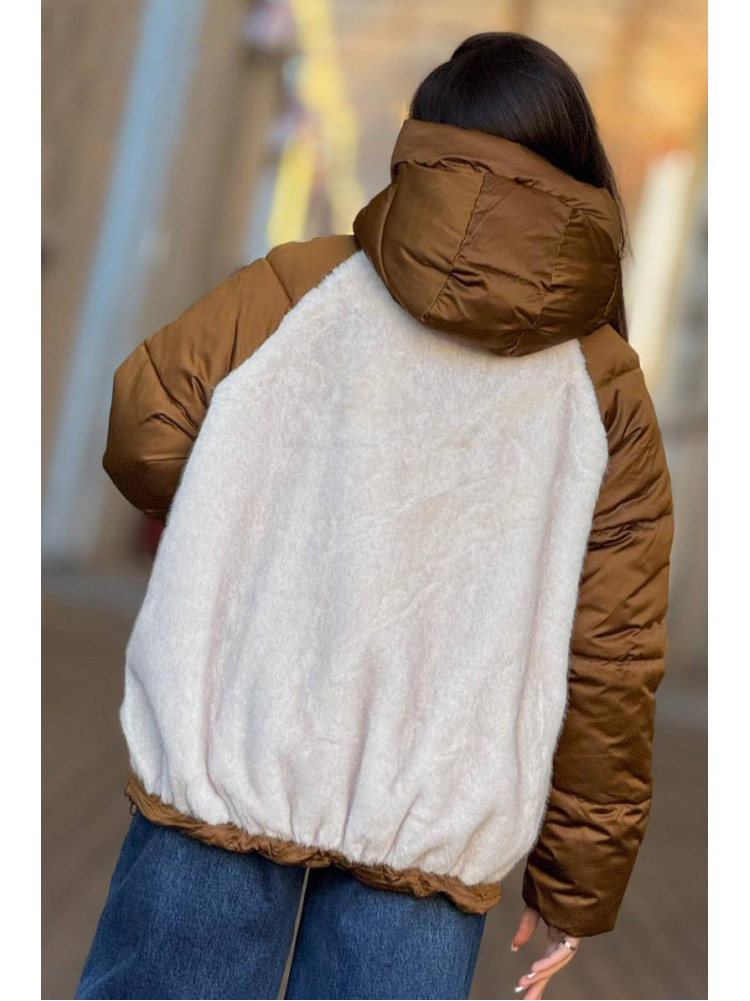 Куртка женская бежевого цвета с эко мехом 1092 210528C