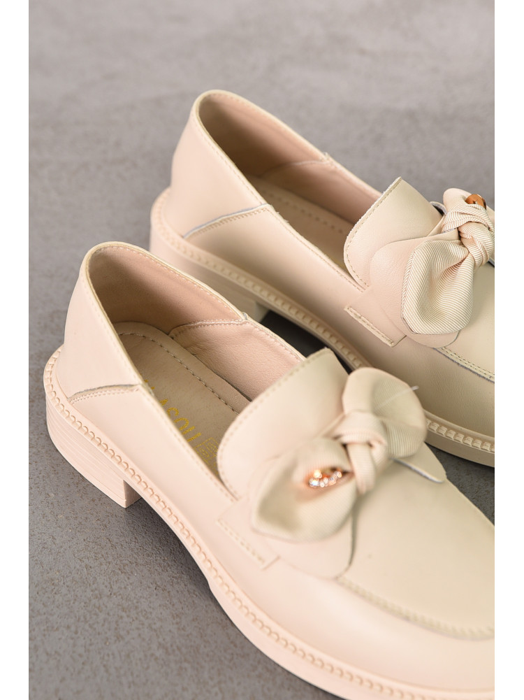 Туфли-лоферы женские бежевого цвета 92-3 210965C