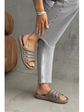 Шльопанці піна жіночі коричневого кольору С-78 210999C