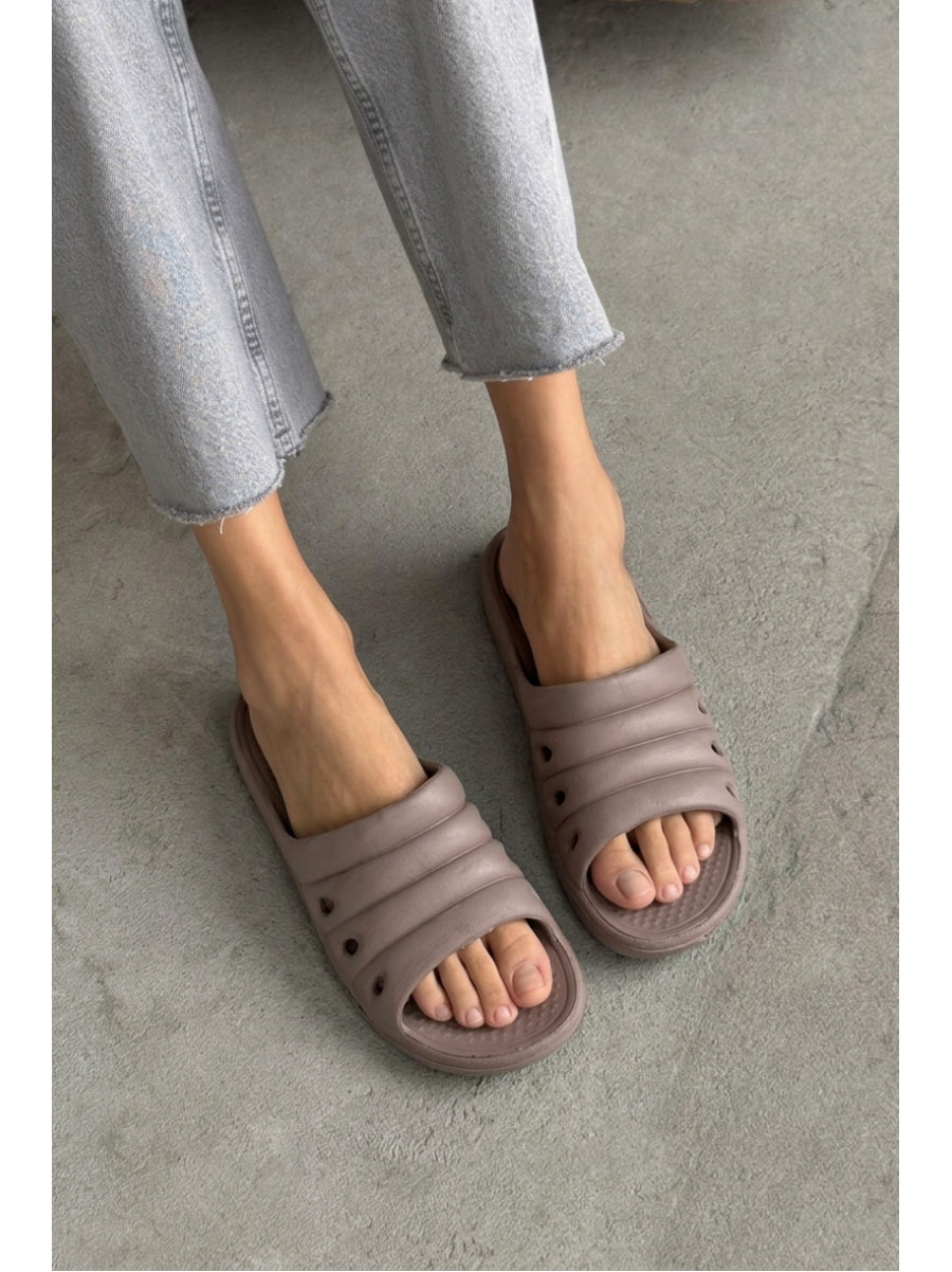 Шлепанцы пена женские коричневого цвета С-78 210999C
