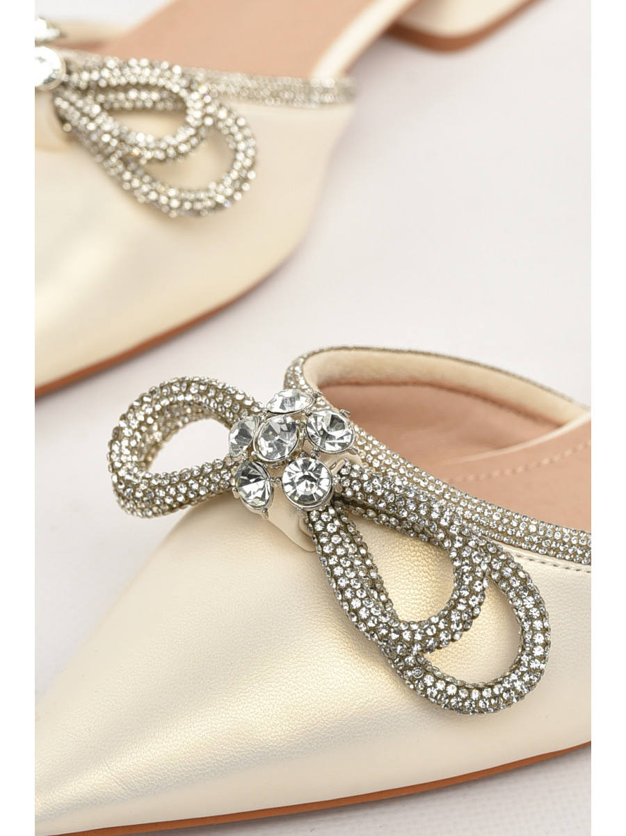 Босоножки женские молочного цвета 30-3 211042C