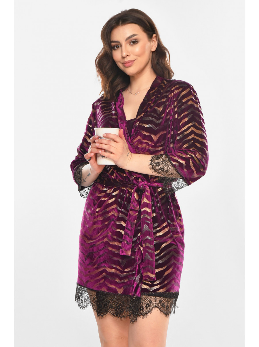 Халат женский велюровый фиолетового цвета с принтом М60 212233C