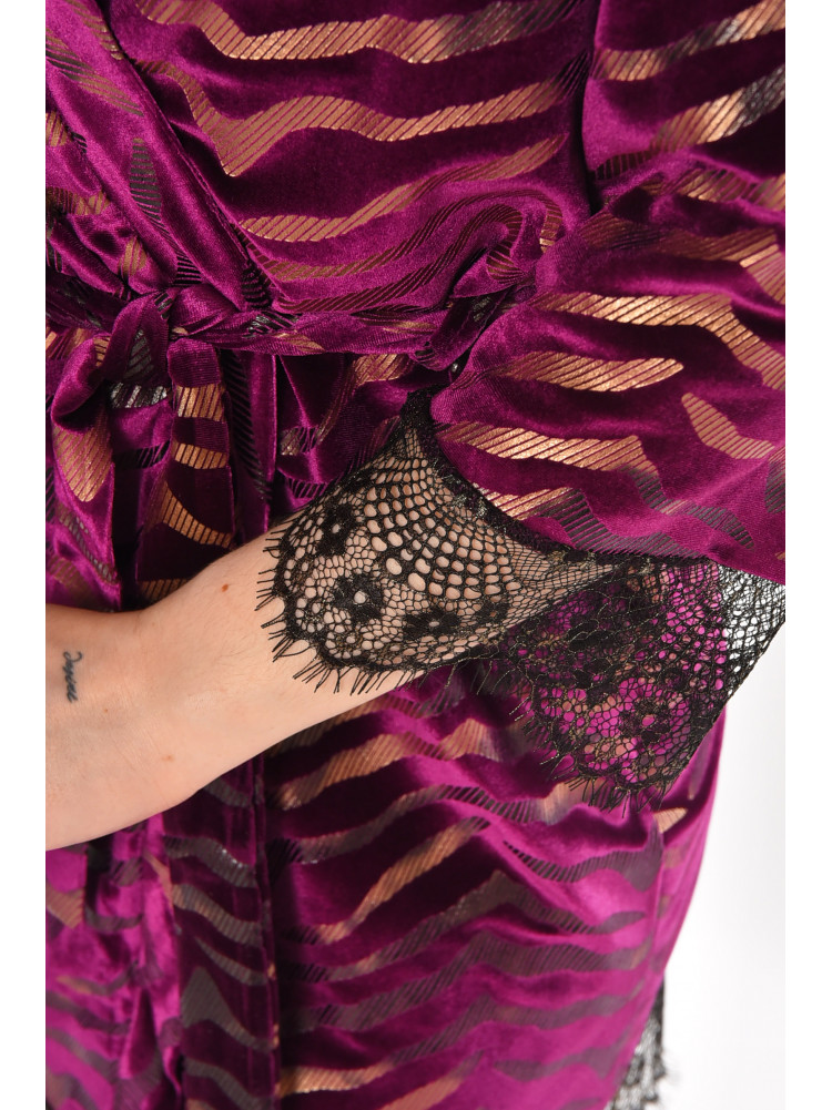 Халат женский велюровый фиолетового цвета с принтом М60 212233C