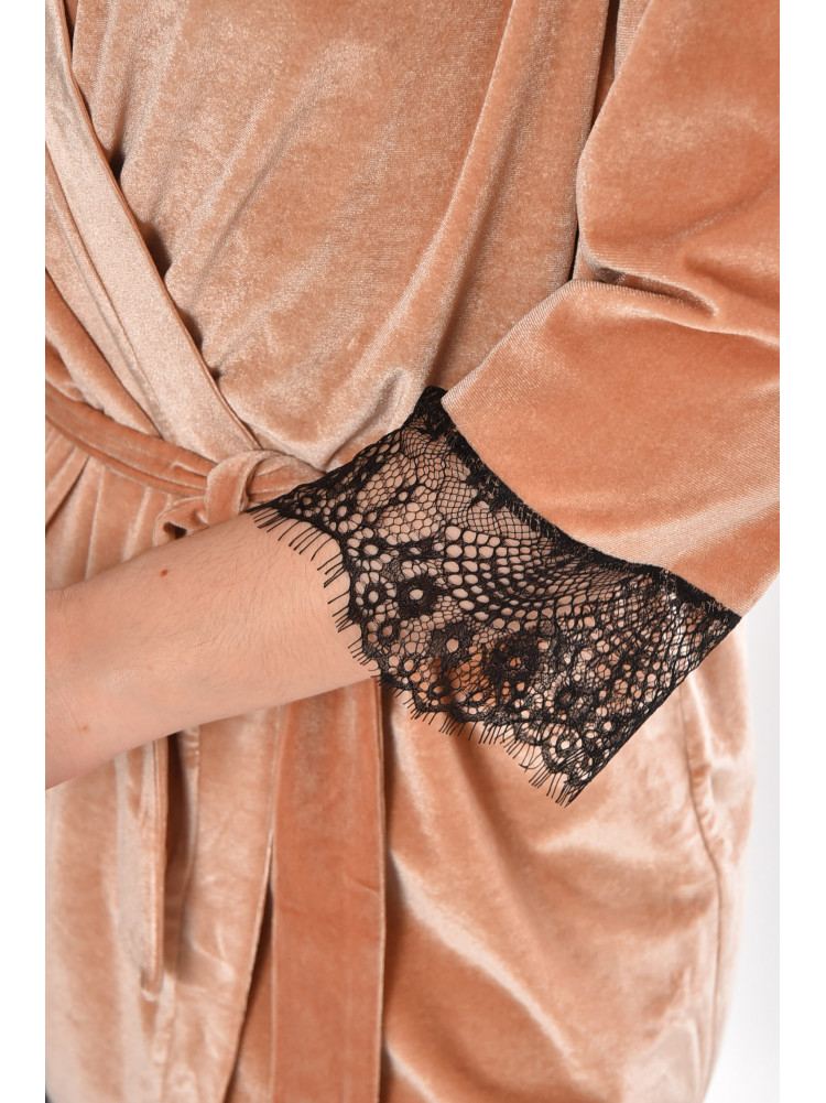 Халат женский полубатальный велюровый бежевого цвета М08/1 212234C