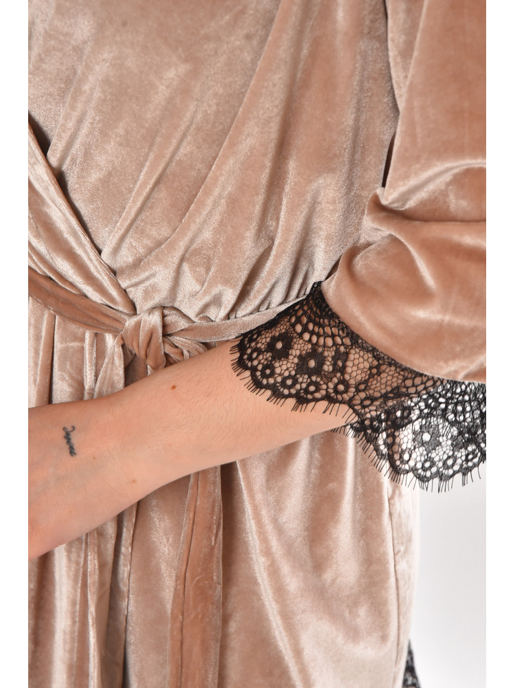 Халат женский полубатальный велюровый пудрового цвета М06/1 212258C