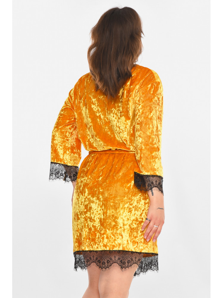 Халат женский полубатальный велюровый горчичного цвета М06 212264C