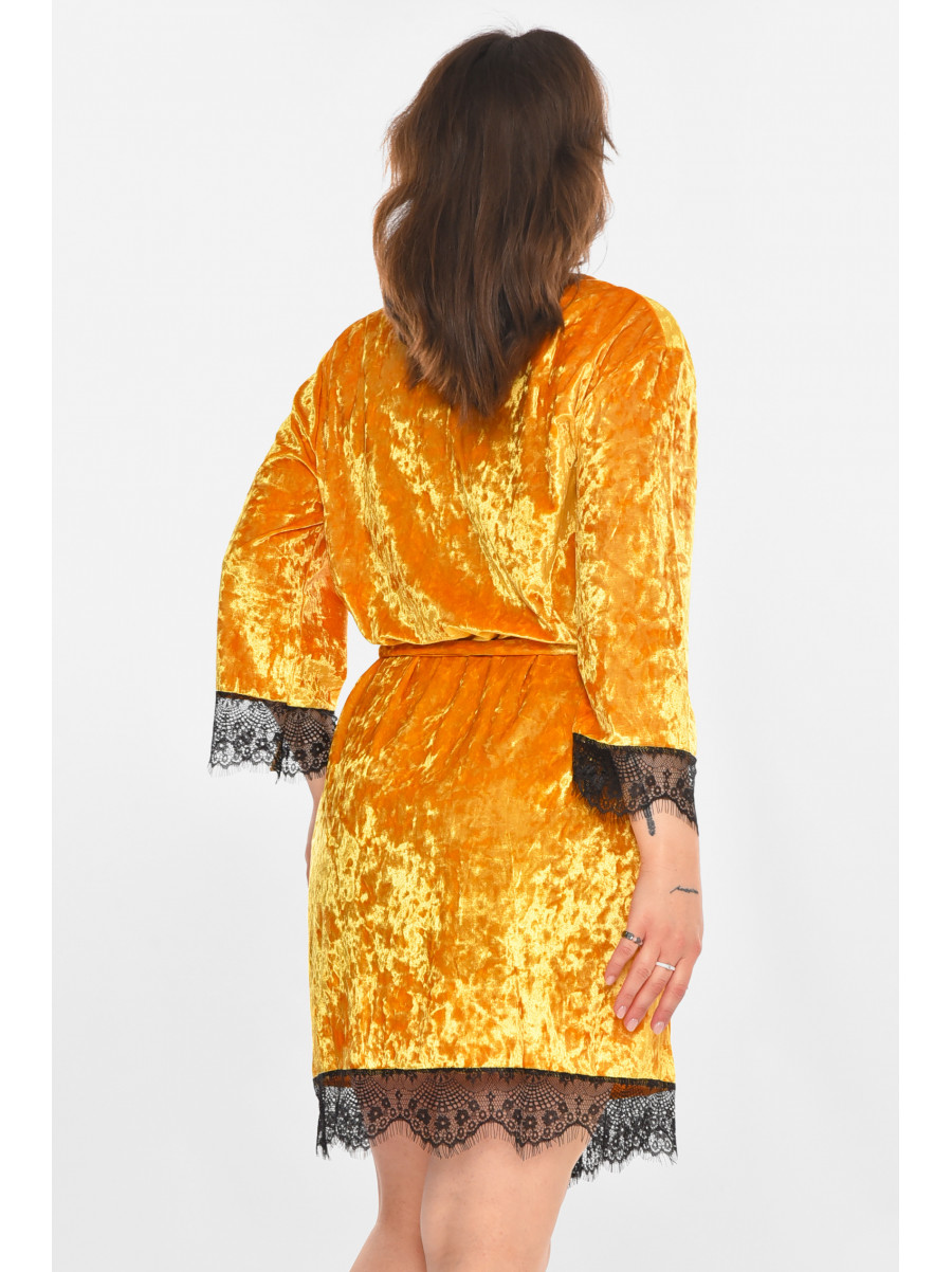 Халат женский полубатальный велюровый горчичного цвета М06 212264C