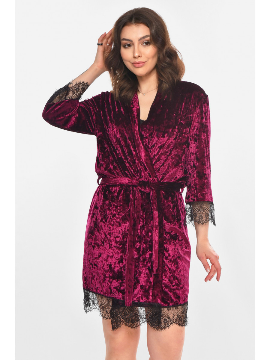 Халат женский полубатальный велюровый фиолетового цвета М06 212267C
