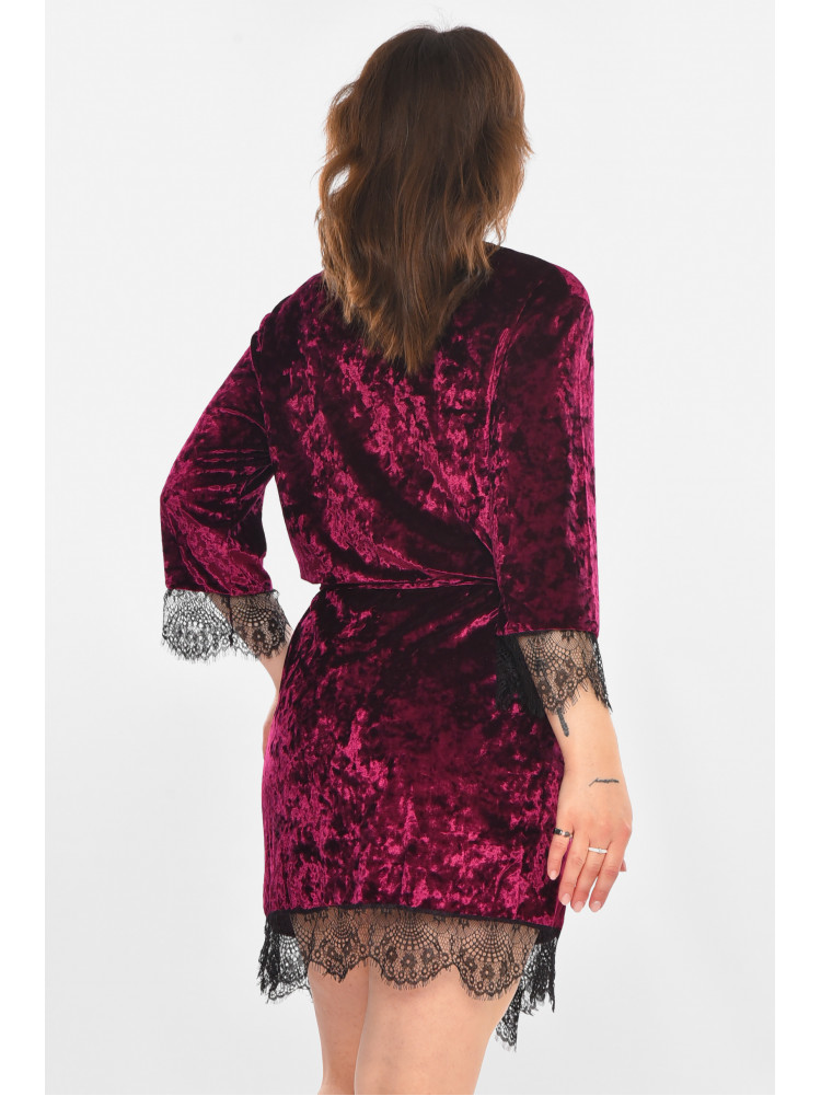 Халат женский полубатальный велюровый фиолетового цвета М06 212267C