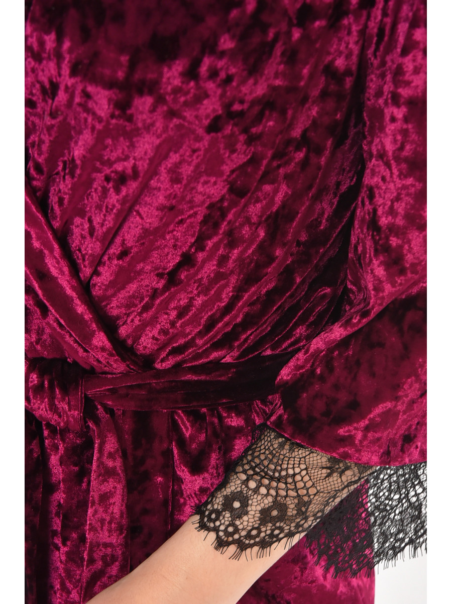 Халат женский полубатальный велюровый фиолетового цвета М06 212267C